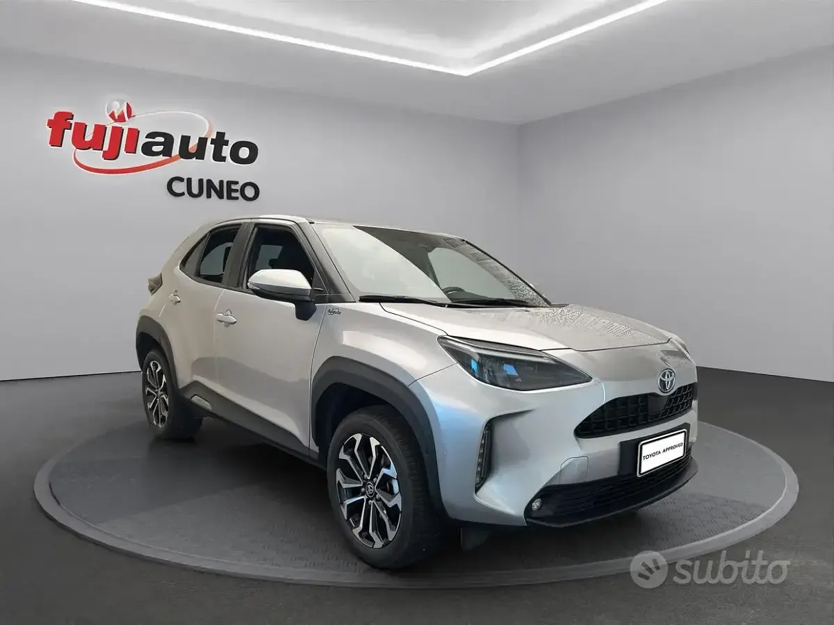 Usata Toyota Yaris Cross Trend 116 CV (85 kW) 2021 Grigio SUV