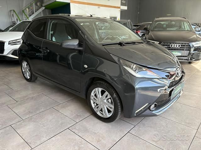 Usata Toyota Aygo X-clusiv 69 CV (50 kW) 2016 Grigio Utilitaria