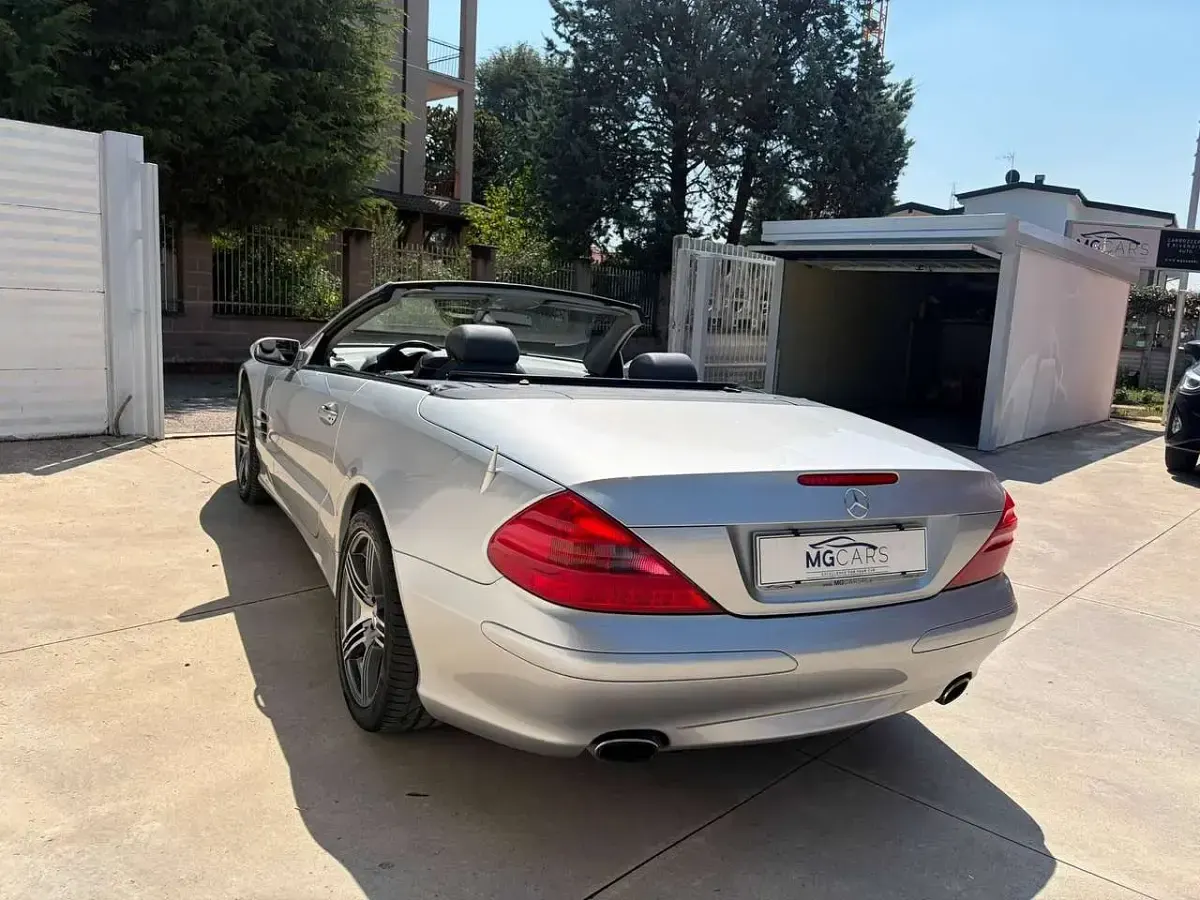 Usata Mercedes SL350 245 CV (180 kW) 2005 Argento Cabrio