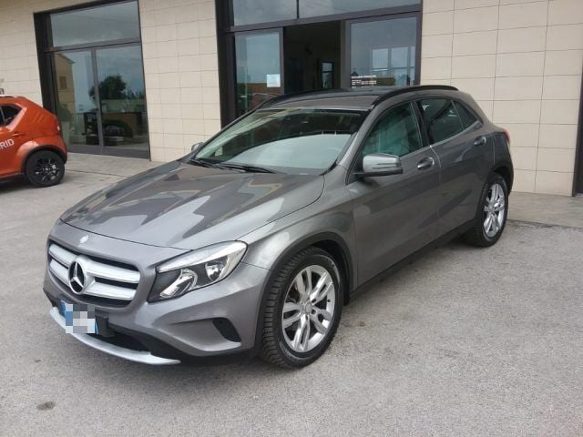 Grigio scuro Usata 2016 Mercedes GLA220 Premium SUV | 16.500 € (Buon prezzo) - Immagine 1/4