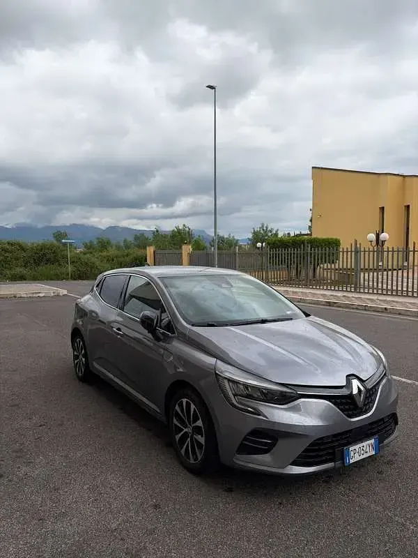 Używany Renault Clio V Engineered 145 KM (106 kW) 2023 Sedan/Limuzyna