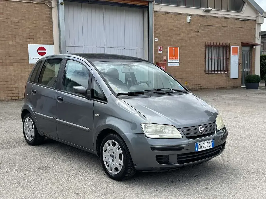 Usata Fiat Idea 95 CV (69 kW) 2004 Grigio Monovolume