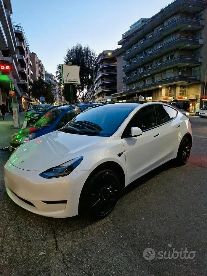 Usata Tesla Model Y Long Range AWD 189 kW (258 CV) 2023 Bianco SUV