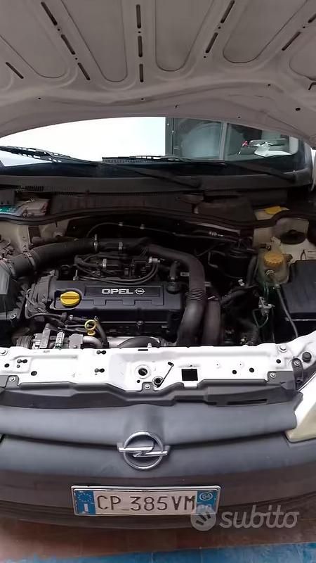 Usata Opel Combo 2004 Bianco Monovolume