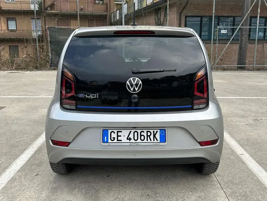 Usata VW e-up! 61 kW (83 CV) 2021 Argento Utilitaria