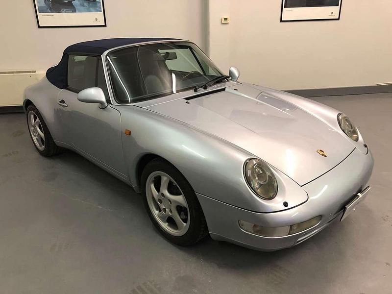 Usata Porsche 911 Carrera Cabriolet 272 CV (200 kW) 1994 Argento Cabrio