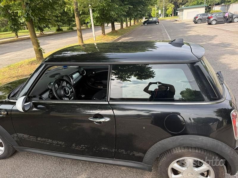 Usata Mini ONE 75 CV (55 kW) 2009 Nero Utilitaria