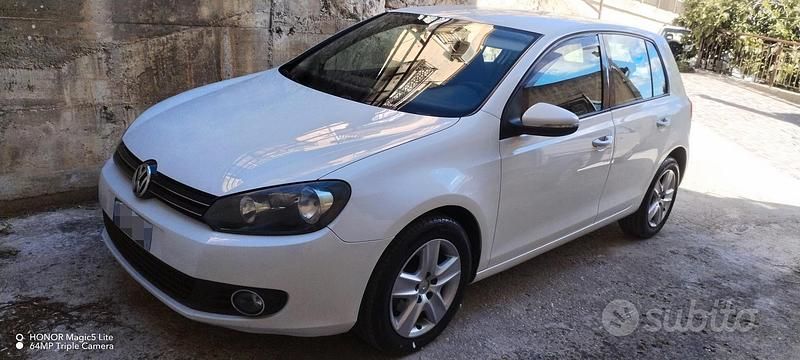 Usata VW Golf VI 110 CV (80 kW) 2009 Bianco Utilitaria