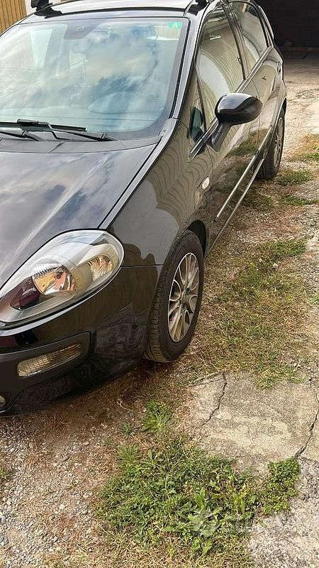 Usata Fiat Punto 85 CV (62 kW) 2011 Nero Berlina