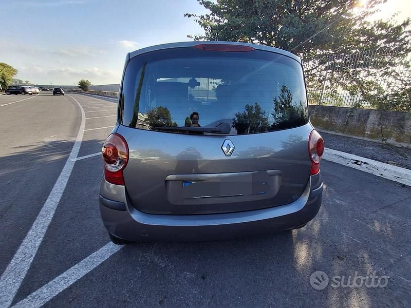Usata Renault Modus 106 CV (77 kW) 2006 Grigio Monovolume