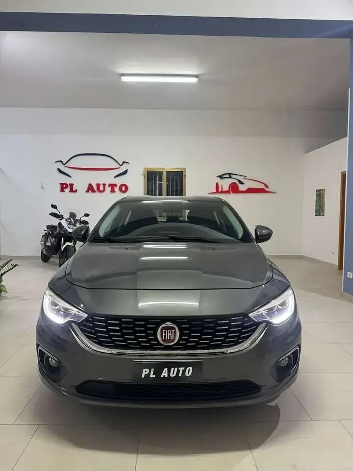 Usata Fiat Tipo Lounge 120 CV (88 kW) 2019 Grigio Berlina
