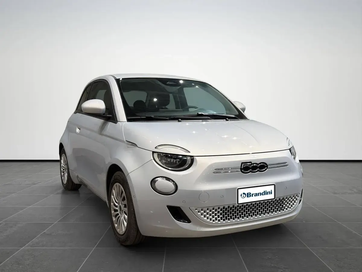 Usata Fiat 500e Tech 42 kW (58 CV) 2025 Celestial blue Utilitaria