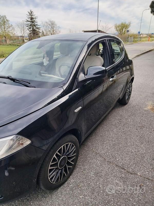 Usata Lancia Ypsilon 2015 Nero Utilitaria