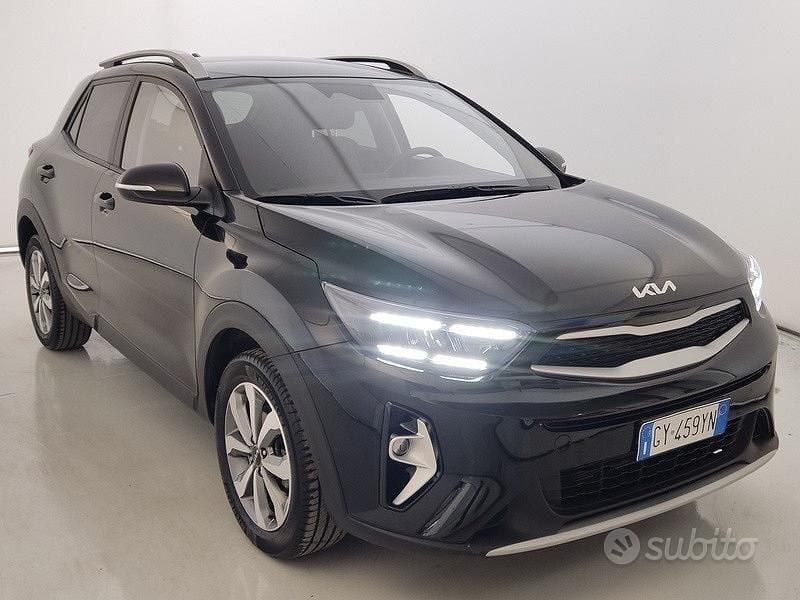 Second-hand Kia Stonic Style 79 CP (58 kW) 2025 Negru SUV