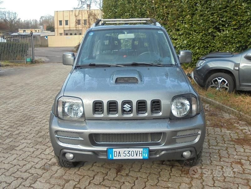 Usata Suzuki Jimny 86 CV (63 kW) 2006 Grigio SUV