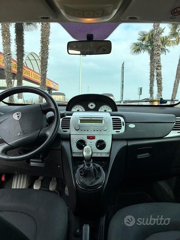 Usata Lancia Ypsilon 69 CV (50 kW) 2011 Nero Utilitaria