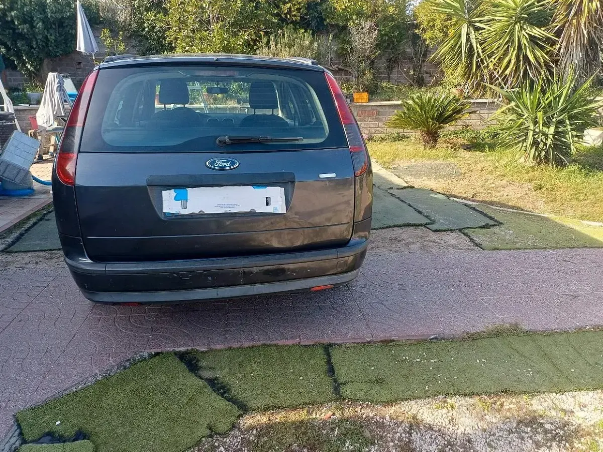 Usata Ford Focus 116 CV (85 kW) 2004 Grigio Berlina