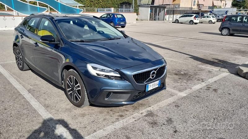 Usata Volvo V40 2018 Blu Berlina
