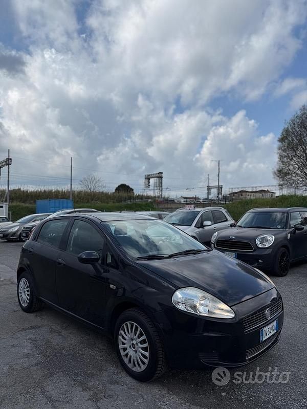 Usata Fiat Grande Punto Dynamic 77 CV (56 kW) 2009 Nero Utilitaria