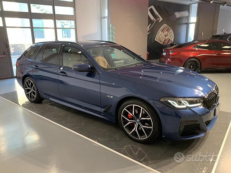 Usata BMW 530e M Sport 292 CV (214 kW) 2023 Blu Station wagon
