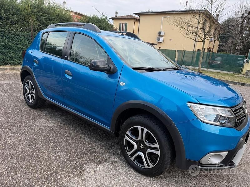 Usata Dacia Sandero Stepway 90 CV (66 kW) 2018 Blu Berlina