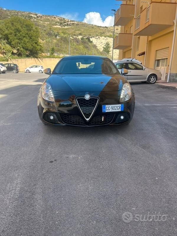Usata 2012 Alfa Romeo Giulietta Due volumi | 6500 € (Buon prezzo) - Immagine 1/4