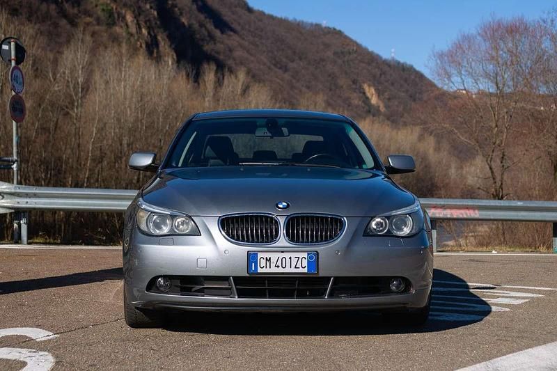 Usata BMW 545 Efficient Dynamics 333 CV (244 kW) 2004 Argento Berlina
