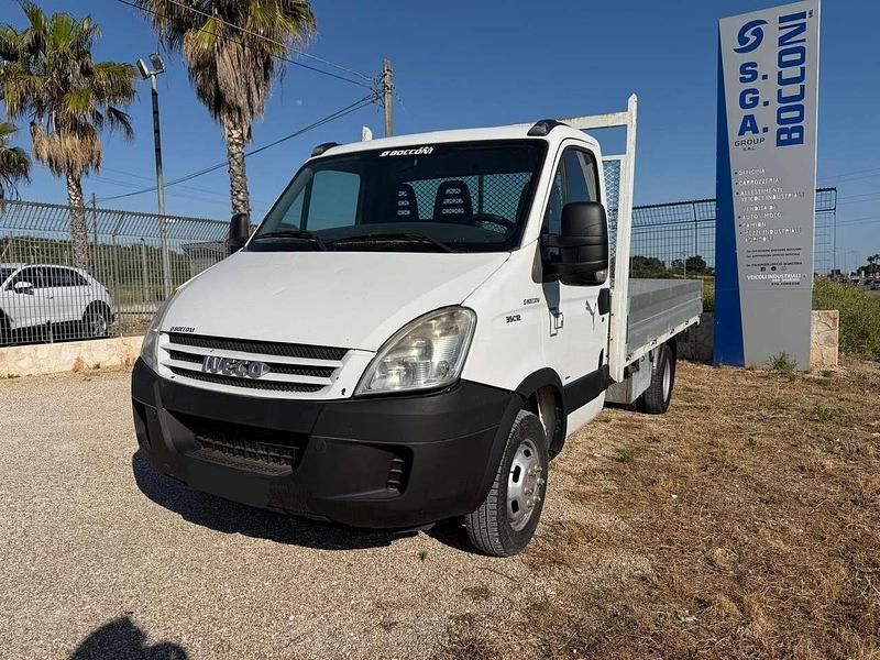 Usata Iveco 35.12 116 CV (85 kW) 2007 Bianco Furgone