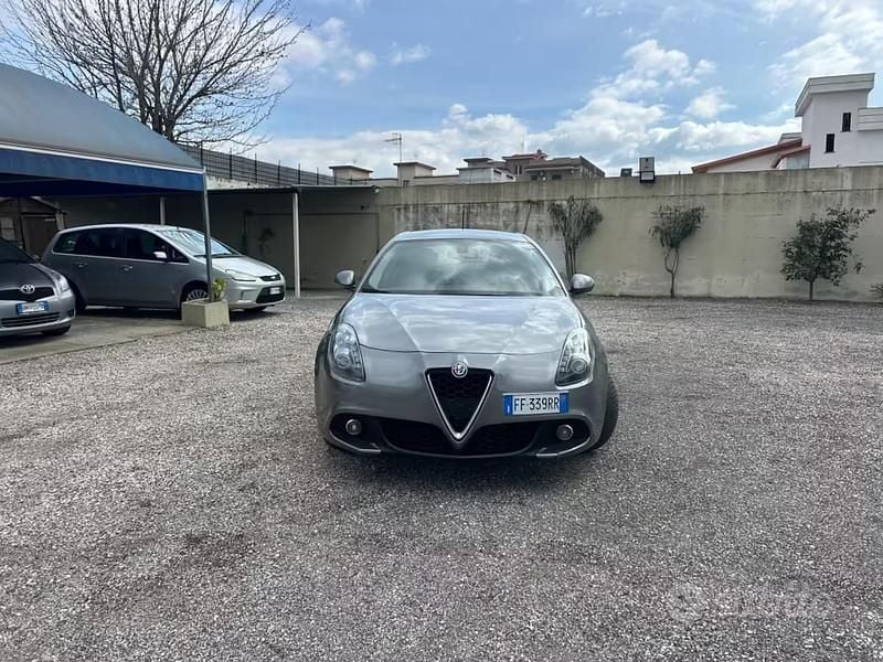 Usata Alfa Romeo Giulietta Distinctive 120 CV (88 kW) 2016 Grigio Utilitaria