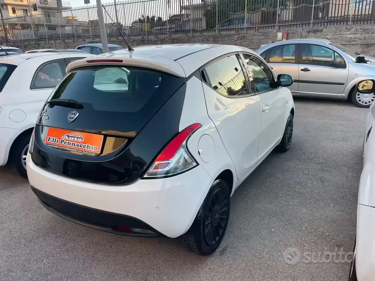 Usata Lancia Ypsilon 95 CV (69 kW) 2013 Bianco Utilitaria