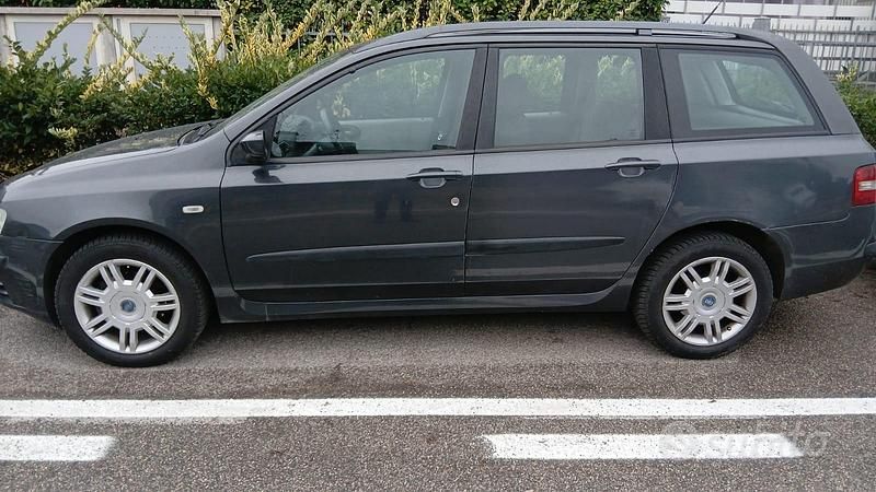 Grigio Usata 2006 Fiat Stilo Station wagon | 900 € - Immagine 1/1