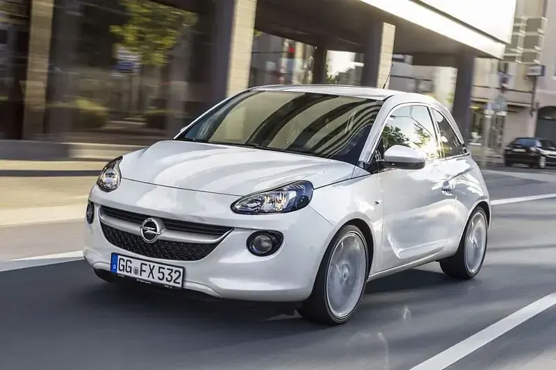 Usata Opel Adam Glam 69 CV (50 kW) 2015 Utilitaria