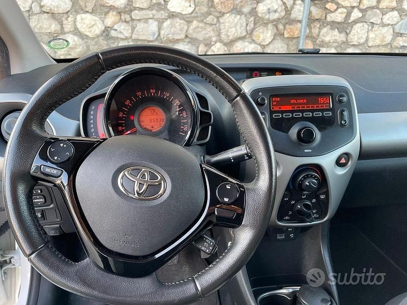 Usata Toyota Aygo X-Black 69 CV (50 kW) 2015 Bianco Utilitaria