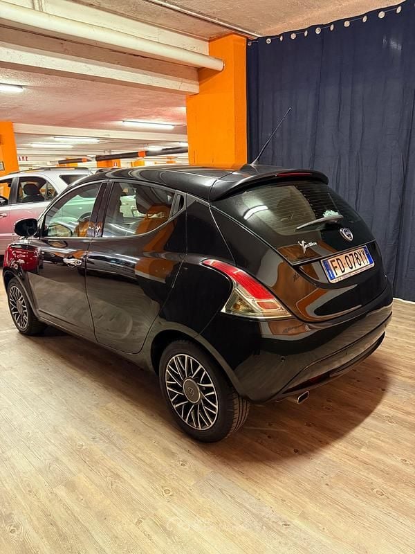 Usata Lancia Ypsilon Gold 95 CV (69 kW) 2016 Nero Utilitaria