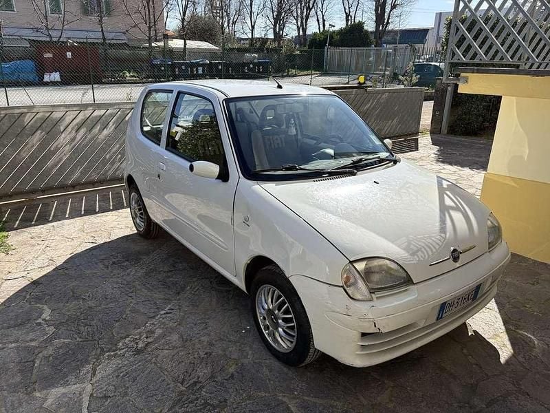 Usata Fiat 600 Active 54 CV (39 kW) 2007 Bianco Utilitaria