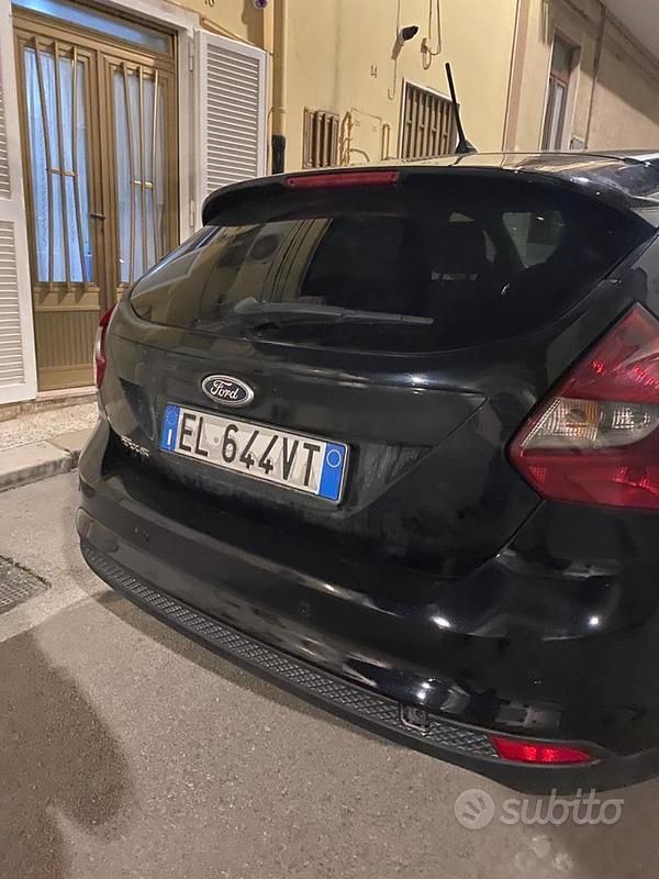 Usata Ford Focus 115 CV (84 kW) 2012 Nero Berlina
