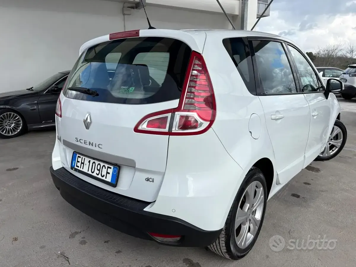 Usata Renault Scenic E-Tech Luxe 130 CV (95 kW) 2011 Bianco Monovolume