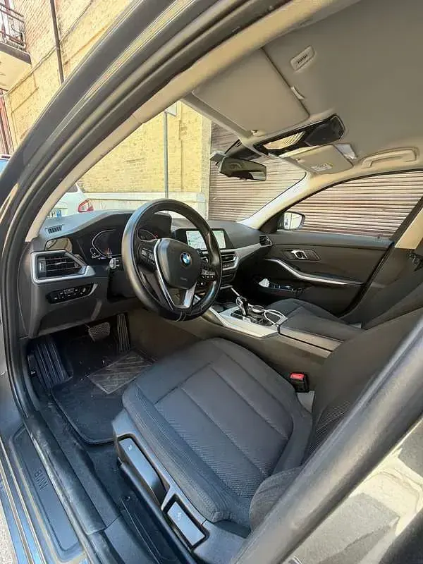 Usata BMW 318 Advantage 150 CV (110 kW) 2022 Grigio Station wagon