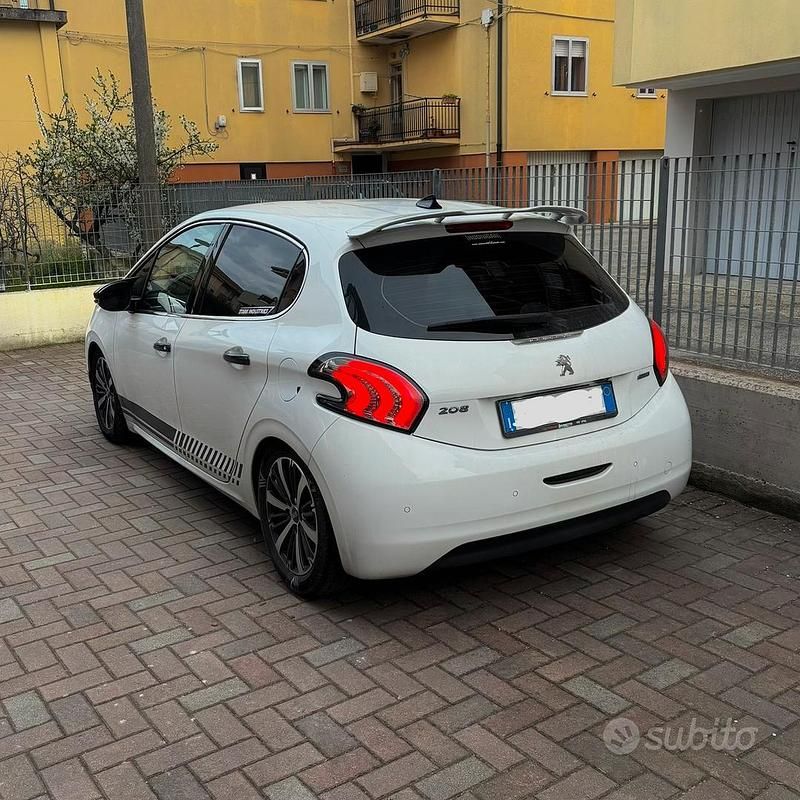 Usata Peugeot 208 82 CV (60 kW) 2017 Bianco Utilitaria