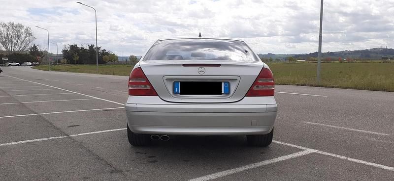 Usata Mercedes C180 Elegance 129 CV (94 kW) 2002 Argento Berlina