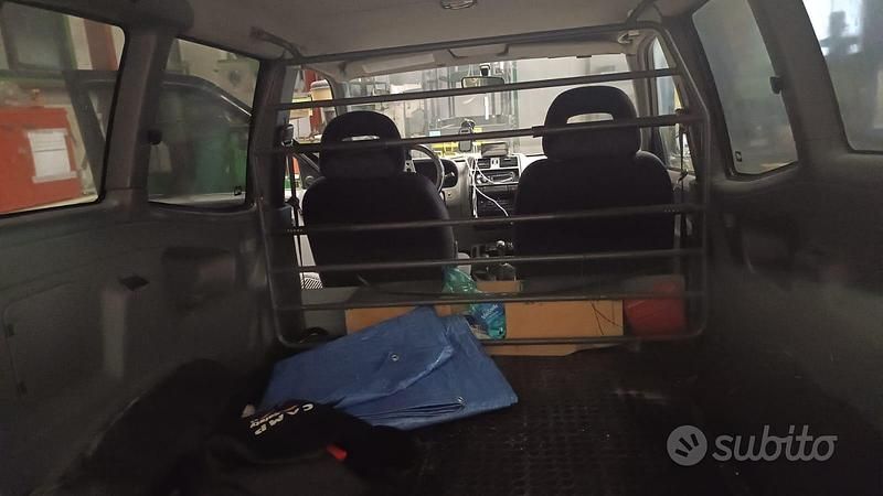 Gebraucht Nissan Terrano 125 PS (91 kW) 1998 Schwarz SUV