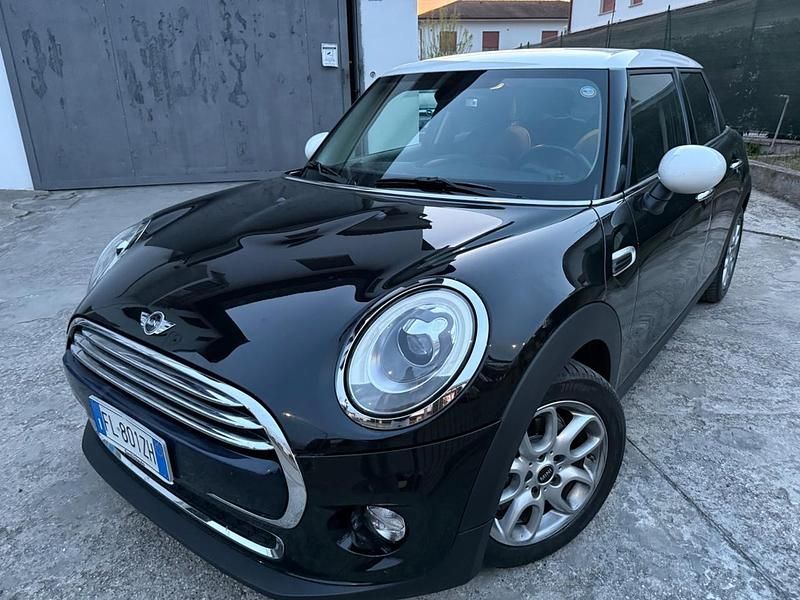 Usata Mini Cooper D 115 CV (84 kW) 2017 Nero Utilitaria