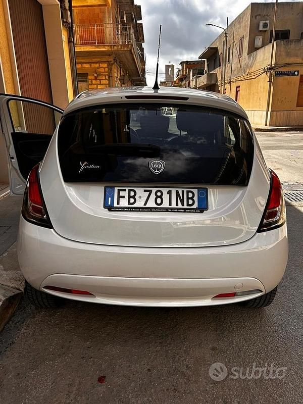 Usata Lancia Ypsilon 2016 Bianco Utilitaria