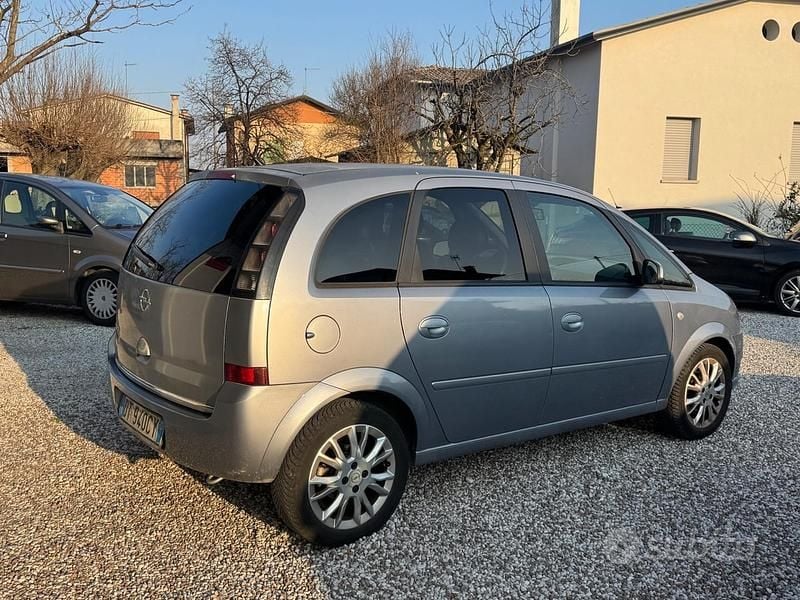 Usata Opel Meriva 90 CV (66 kW) 2009 Grigio Monovolume