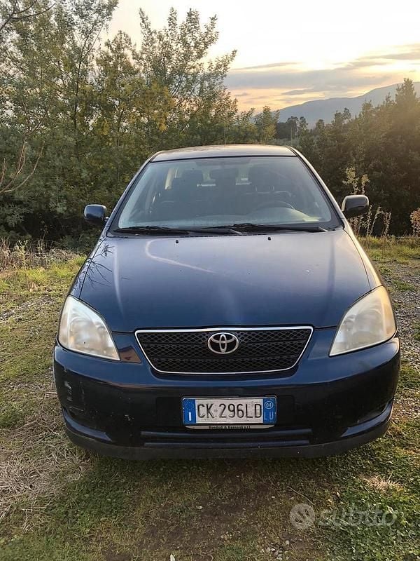 Usata Toyota Corolla 97 CV (71 kW) 2004 Blu Berlina