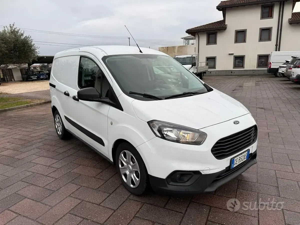 Usata Ford Transit Courier 75 CV (55 kW) 2021 Bianco Furgone