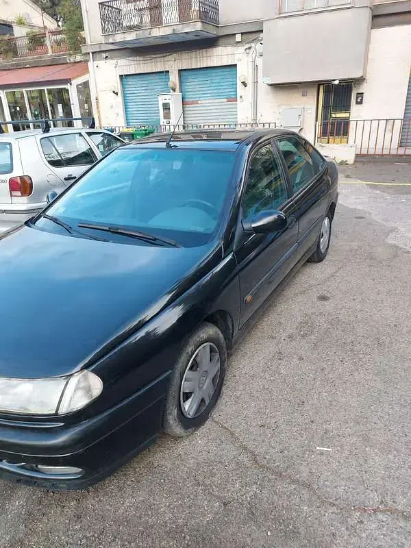 Usata Renault Laguna 92 CV (67 kW) 1994 Utilitaria