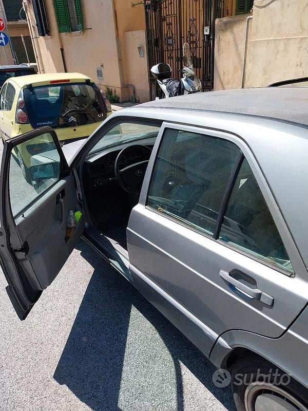 Usata Mercedes 190 1989 Grigio Berlina