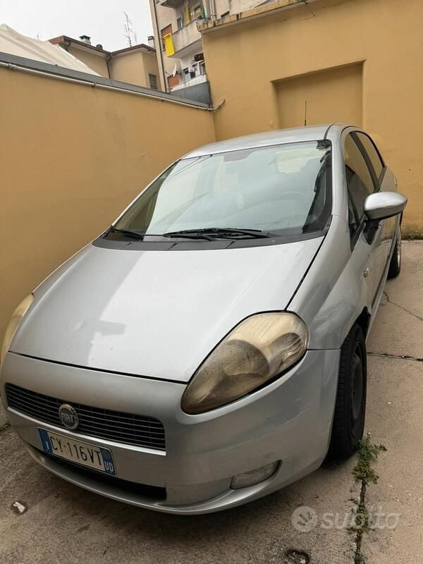 Usata Fiat Grande Punto 77 CV (56 kW) 2005 Grigio Utilitaria