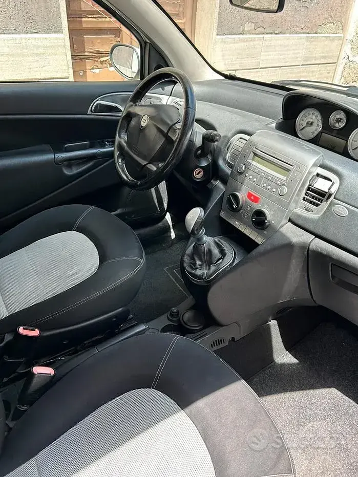 Usata Lancia Ypsilon 60 CV (44 kW) 2006 Utilitaria
